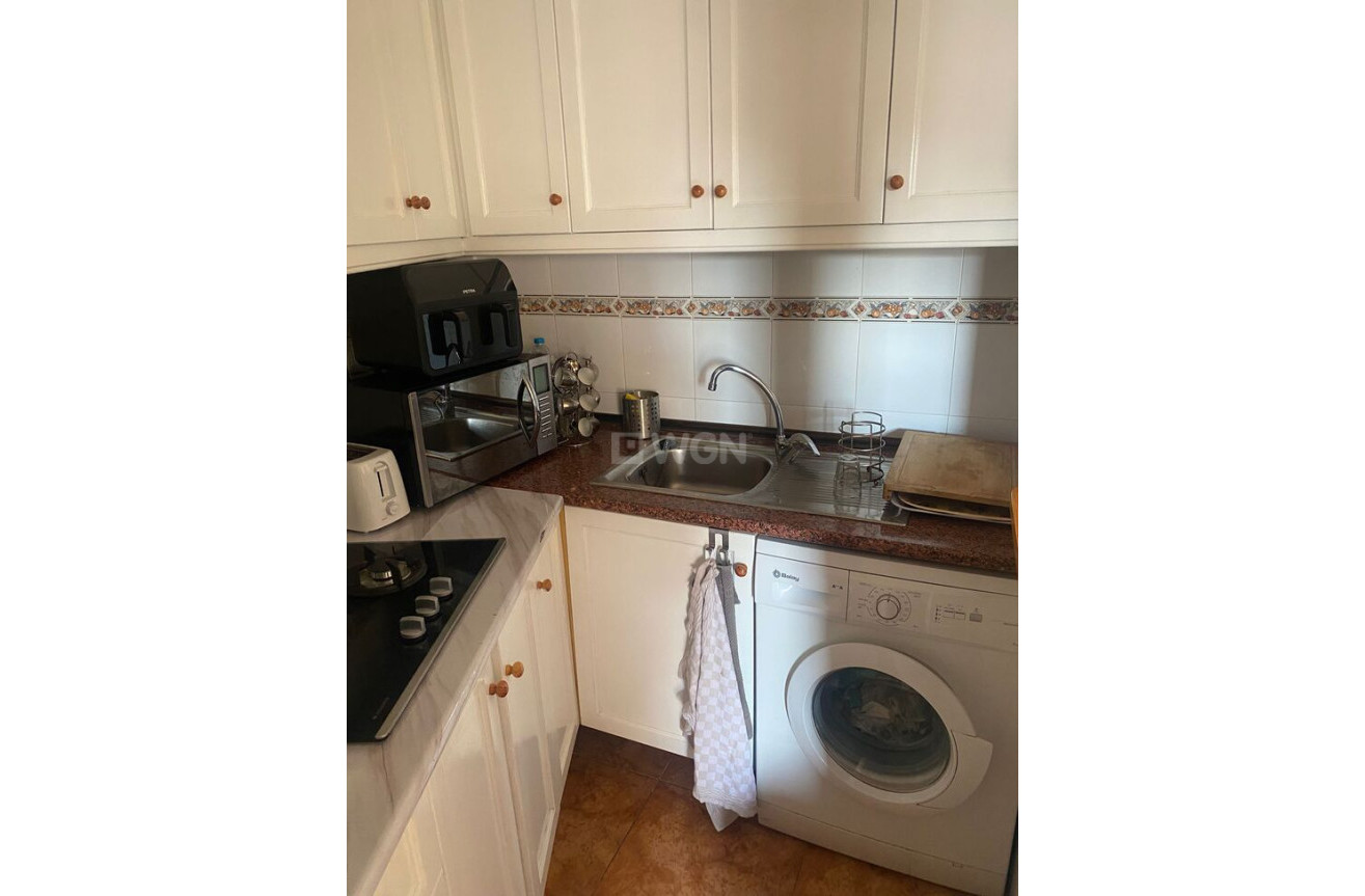 Odsprzedaż - Mieszkanie w bloku - Torrevieja - Centro