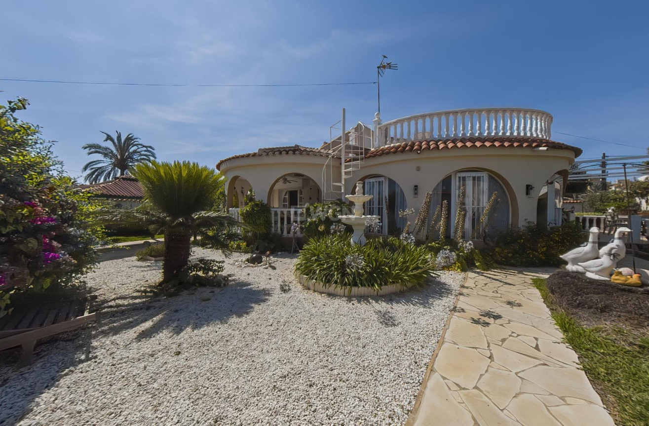 Resale - Villa - Torrevieja - Costa Blanca