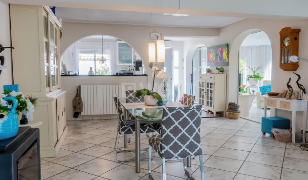 Resale - Villa - Torrevieja - Costa Blanca