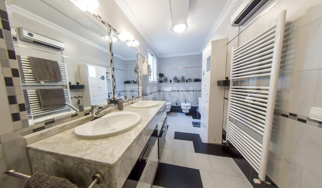 Resale - Villa - Torrevieja - Costa Blanca