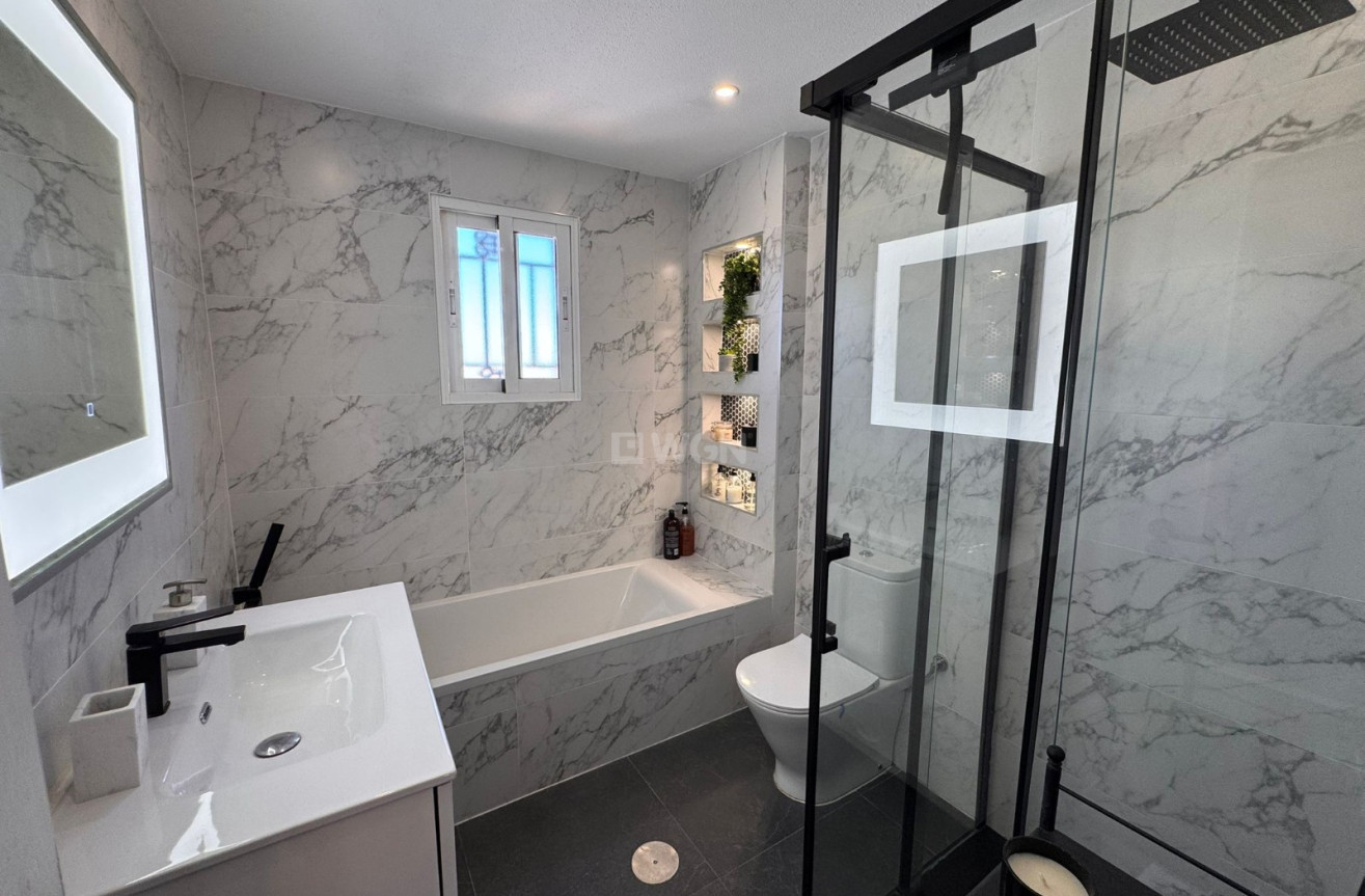 Odsprzedaż - Kamienica - Campoamor - Costa Blanca