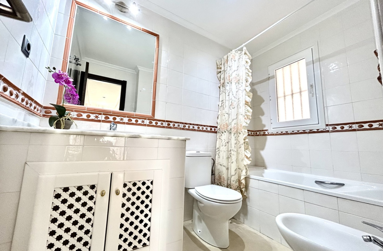 Odsprzedaż - Mieszkanie w bloku - Villamartin - Costa Blanca