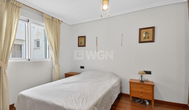 Odsprzedaż - Mieszkanie w bloku - Torrevieja - PARQUE DE LAS NACIONES