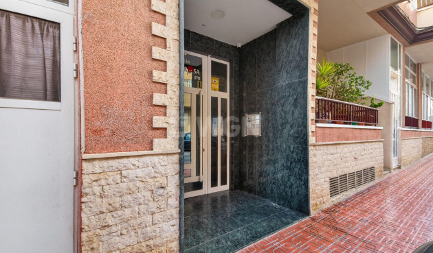 Odsprzedaż - Mieszkanie w bloku - Torrevieja - PARQUE DE LAS NACIONES