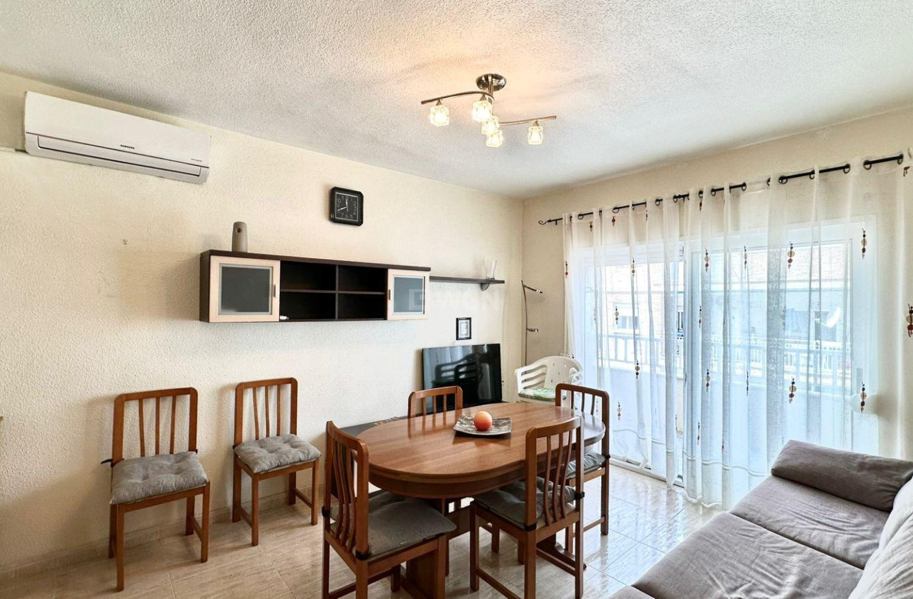 Odsprzedaż - Mieszkanie w bloku - Torrevieja - Estacion De Autobuses