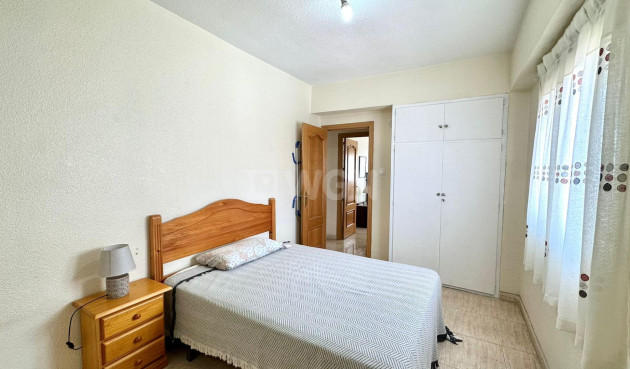 Odsprzedaż - Mieszkanie w bloku - Torrevieja - Estacion De Autobuses