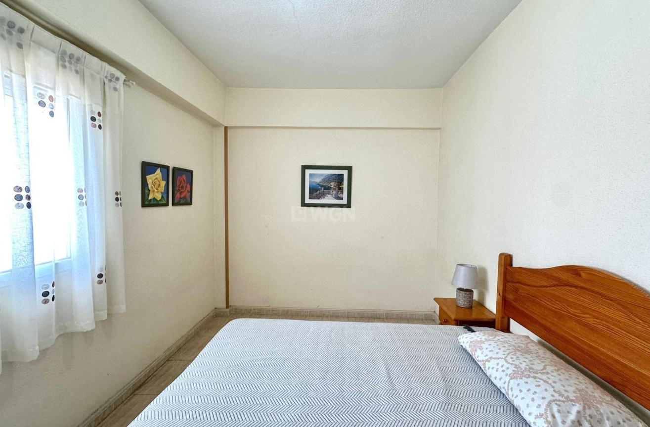 Odsprzedaż - Mieszkanie w bloku - Torrevieja - Estacion De Autobuses