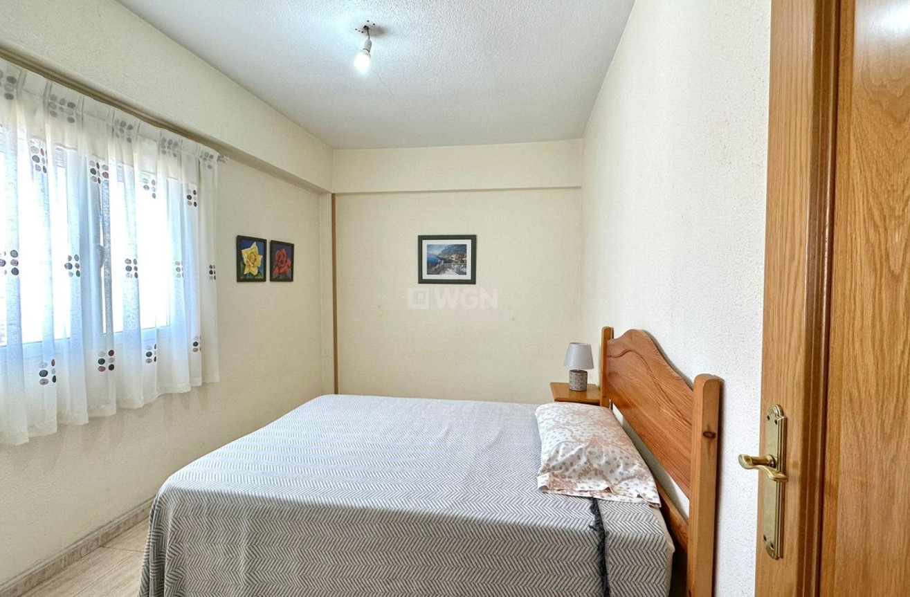 Odsprzedaż - Mieszkanie w bloku - Torrevieja - Estacion De Autobuses