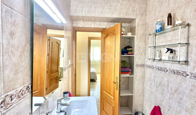 Odsprzedaż - Mieszkanie w bloku - Torrevieja - Estacion De Autobuses