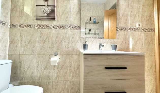 Odsprzedaż - Mieszkanie w bloku - Torrevieja - Estacion De Autobuses