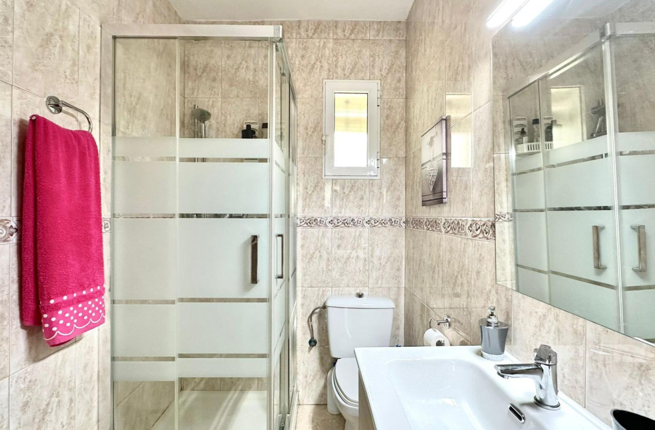 Odsprzedaż - Mieszkanie w bloku - Torrevieja - Estacion De Autobuses