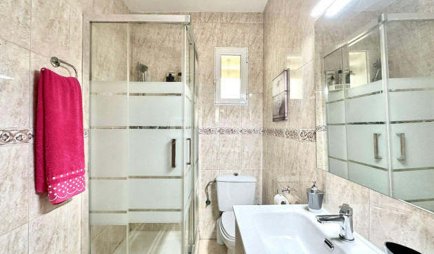 Odsprzedaż - Mieszkanie w bloku - Torrevieja - Estacion De Autobuses