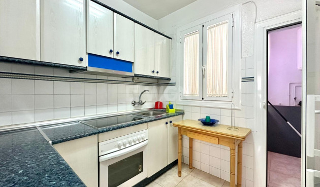 Odsprzedaż - Mieszkanie w bloku - Torrevieja - Estacion De Autobuses