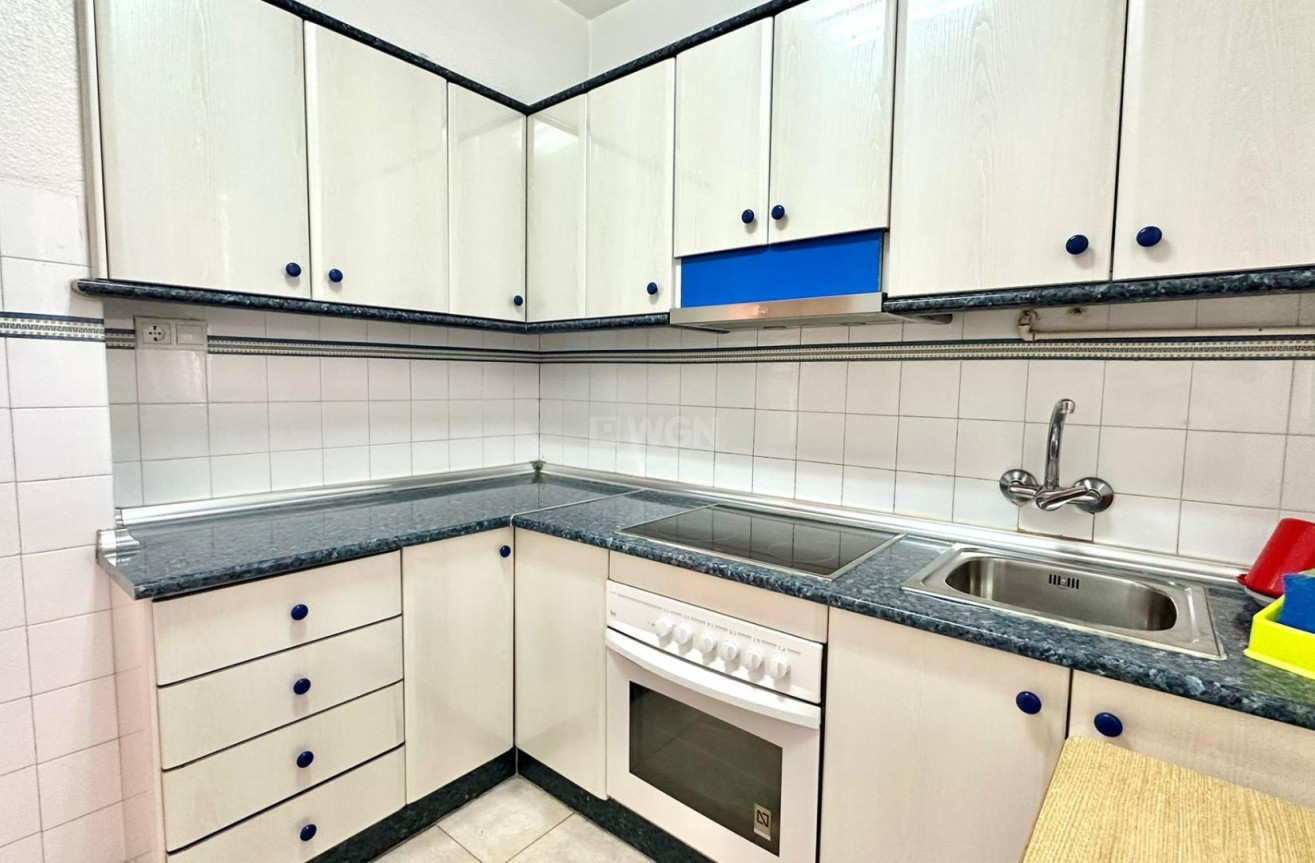 Odsprzedaż - Mieszkanie w bloku - Torrevieja - Estacion De Autobuses