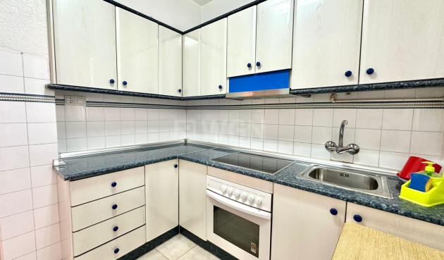 Odsprzedaż - Mieszkanie w bloku - Torrevieja - Estacion De Autobuses