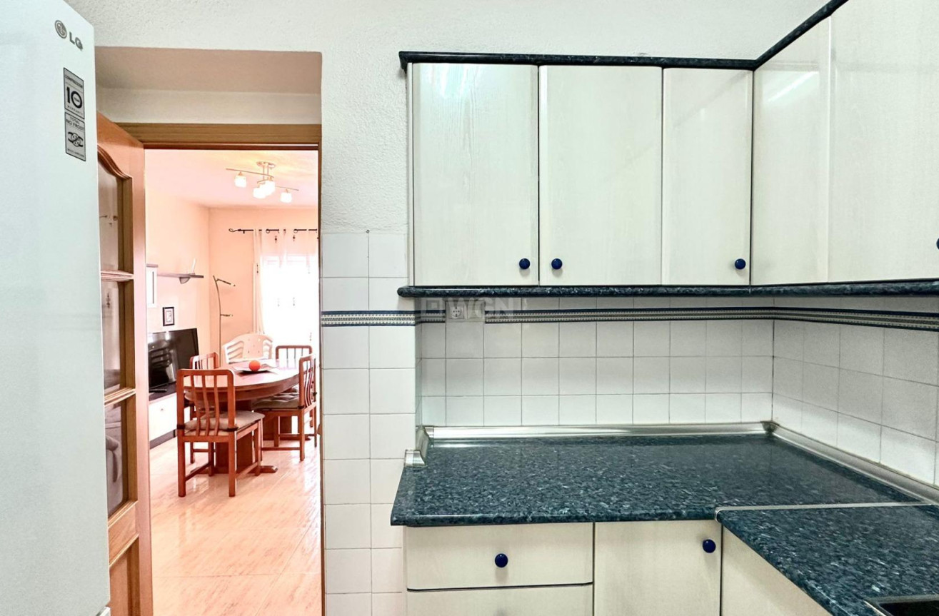 Odsprzedaż - Mieszkanie w bloku - Torrevieja - Estacion De Autobuses