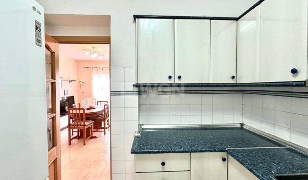 Odsprzedaż - Mieszkanie w bloku - Torrevieja - Estacion De Autobuses