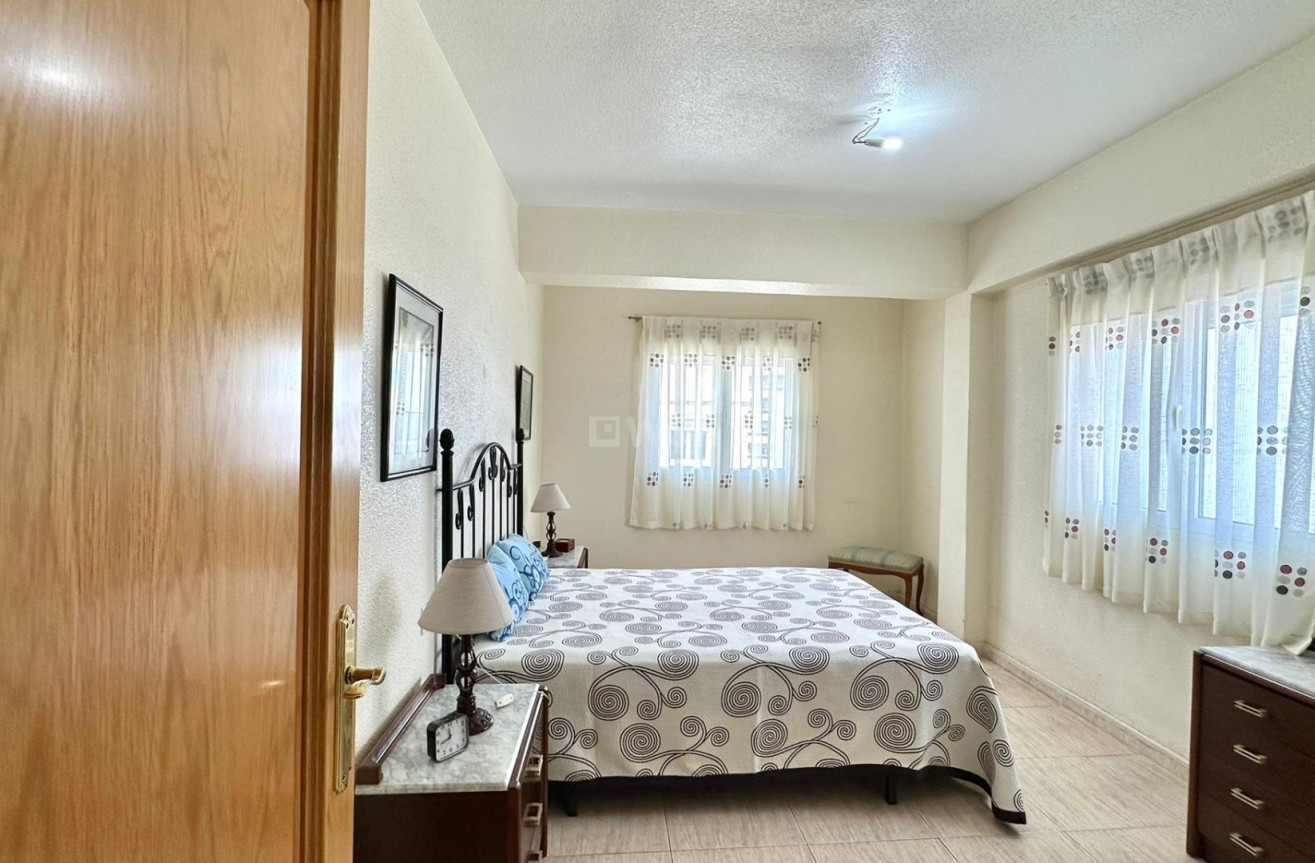 Odsprzedaż - Mieszkanie w bloku - Torrevieja - Estacion De Autobuses