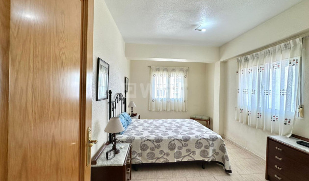 Odsprzedaż - Mieszkanie w bloku - Torrevieja - Estacion De Autobuses