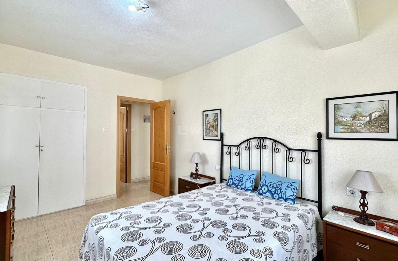 Odsprzedaż - Mieszkanie w bloku - Torrevieja - Estacion De Autobuses