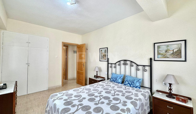 Odsprzedaż - Mieszkanie w bloku - Torrevieja - Estacion De Autobuses