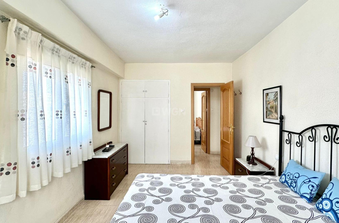 Odsprzedaż - Mieszkanie w bloku - Torrevieja - Estacion De Autobuses