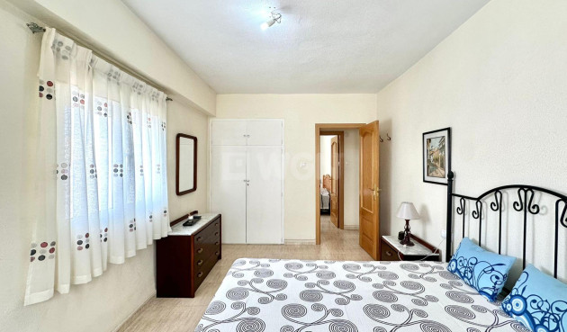 Odsprzedaż - Mieszkanie w bloku - Torrevieja - Estacion De Autobuses