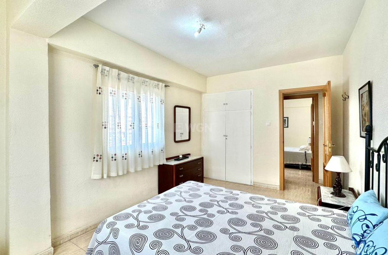 Odsprzedaż - Mieszkanie w bloku - Torrevieja - Estacion De Autobuses