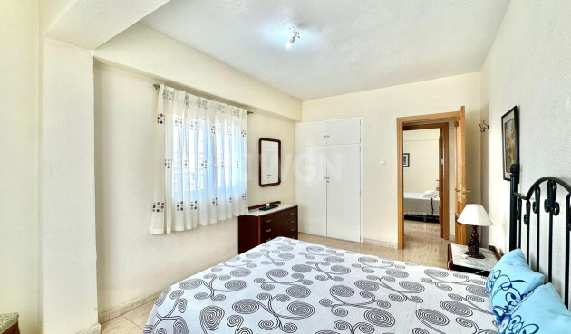 Odsprzedaż - Mieszkanie w bloku - Torrevieja - Estacion De Autobuses