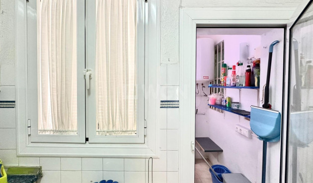 Odsprzedaż - Mieszkanie w bloku - Torrevieja - Estacion De Autobuses