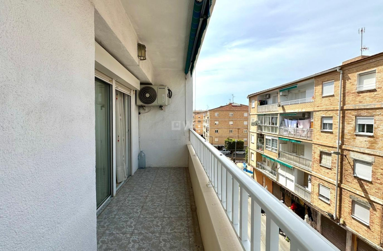 Odsprzedaż - Mieszkanie w bloku - Torrevieja - Estacion De Autobuses