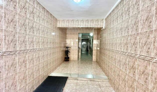 Odsprzedaż - Mieszkanie w bloku - Torrevieja - Estacion De Autobuses