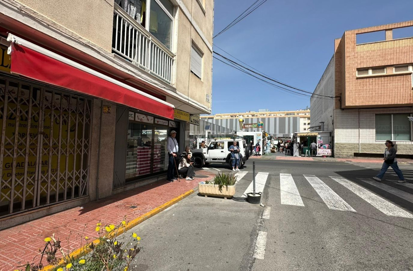 Odsprzedaż - Mieszkanie w bloku - Torrevieja - Estacion De Autobuses