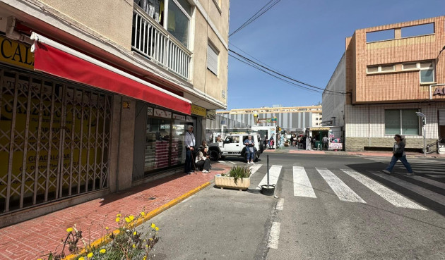 Odsprzedaż - Mieszkanie w bloku - Torrevieja - Estacion De Autobuses