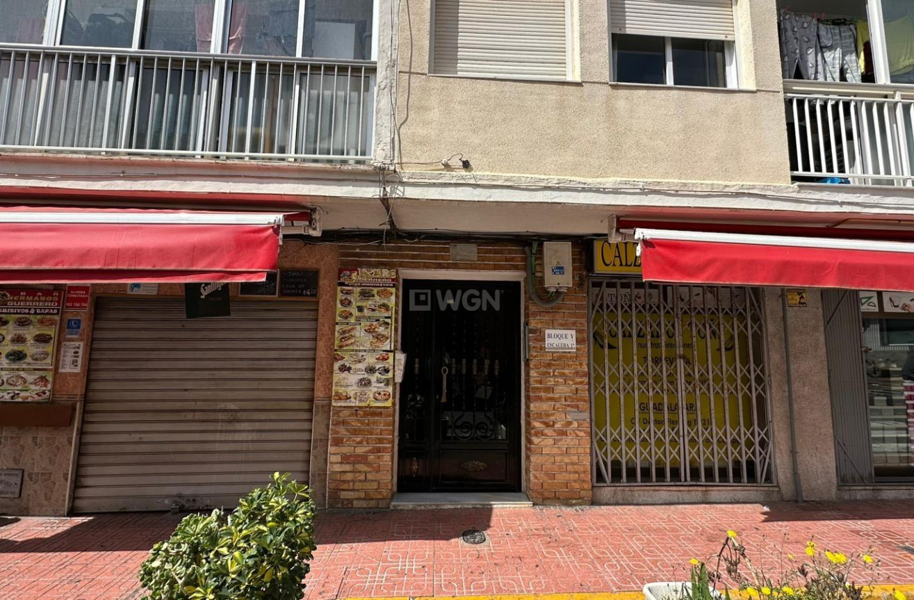 Odsprzedaż - Mieszkanie w bloku - Torrevieja - Estacion De Autobuses