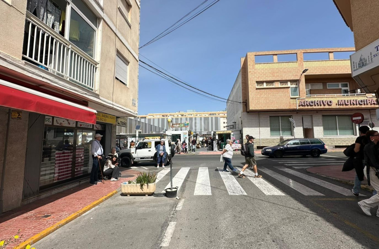 Odsprzedaż - Mieszkanie w bloku - Torrevieja - Estacion De Autobuses