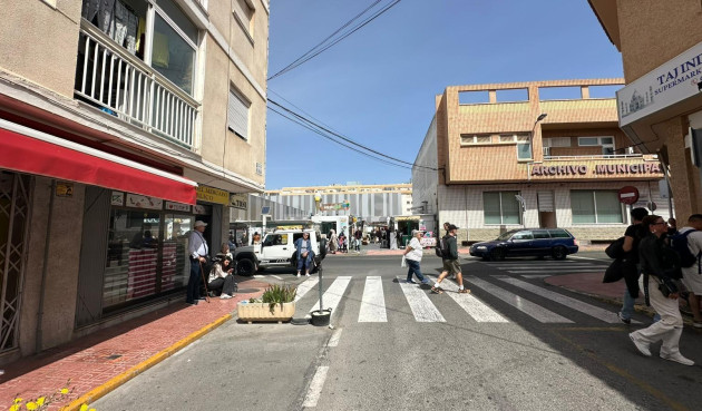 Odsprzedaż - Mieszkanie w bloku - Torrevieja - Estacion De Autobuses