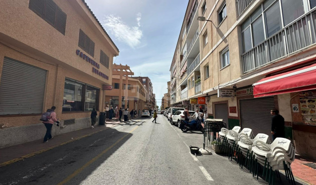 Odsprzedaż - Mieszkanie w bloku - Torrevieja - Estacion De Autobuses