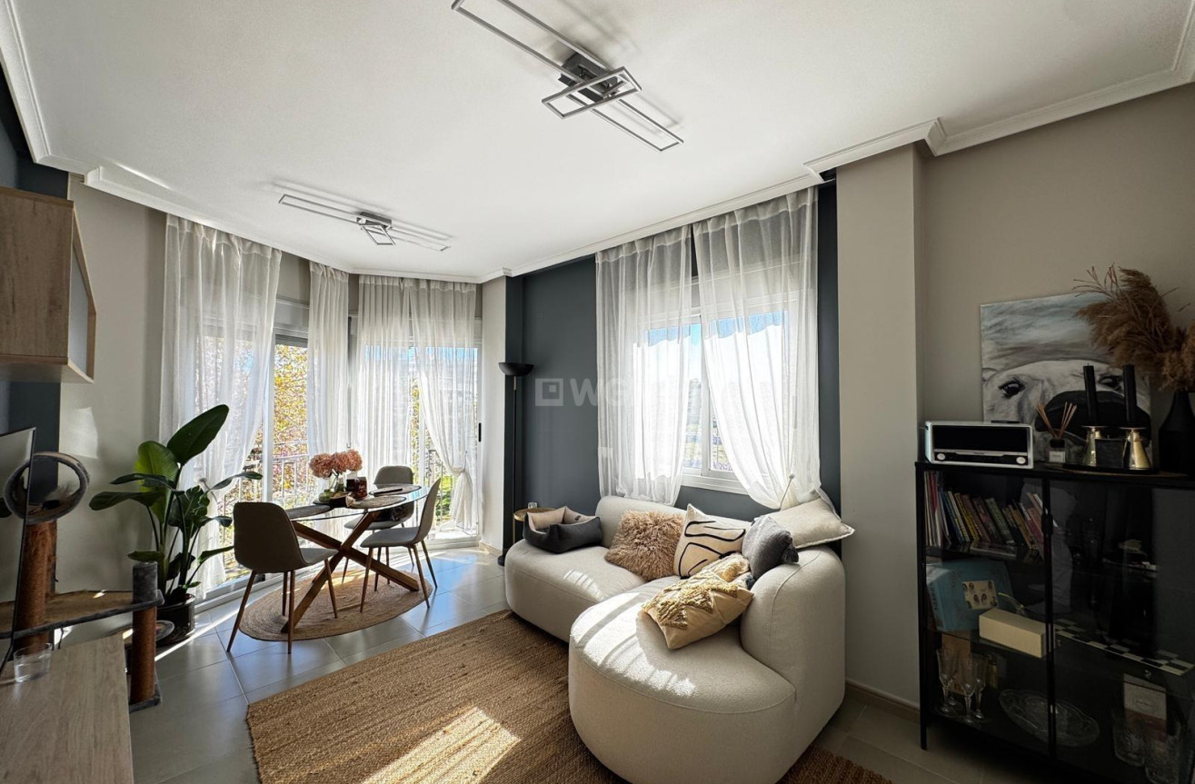 Odsprzedaż - Mieszkanie w bloku - Torrevieja - Playa del Cura