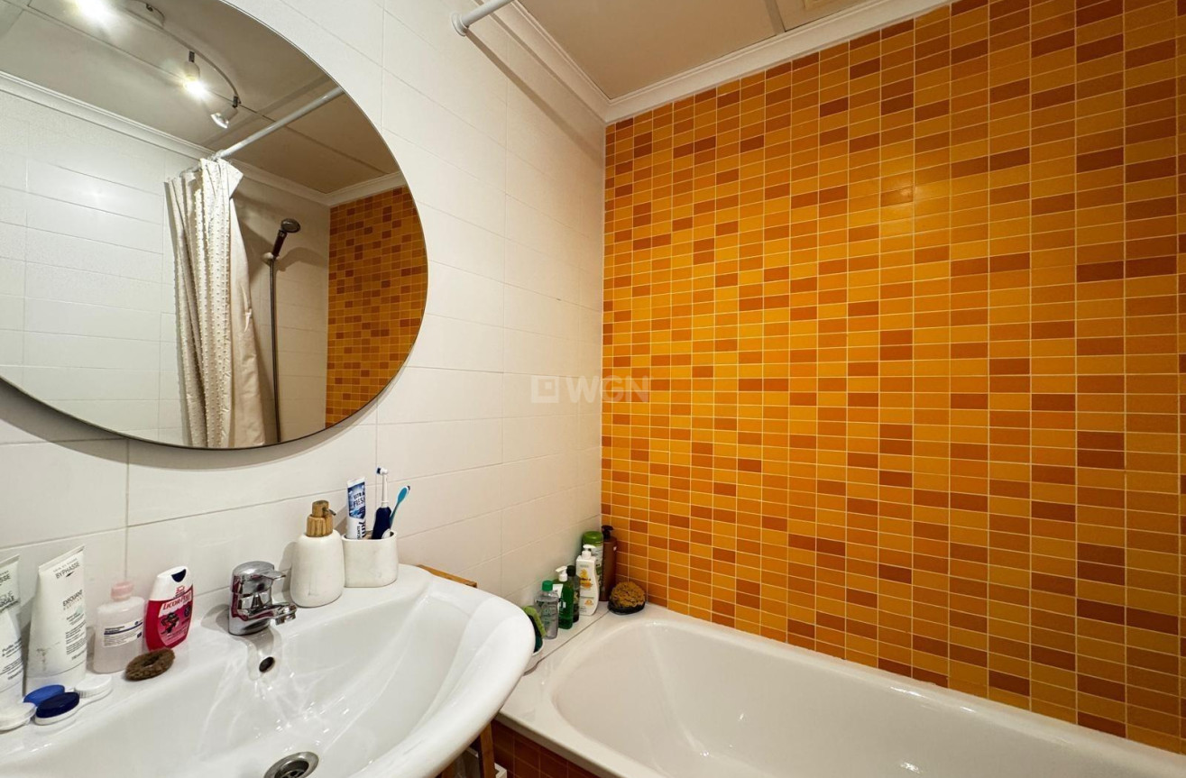 Odsprzedaż - Mieszkanie w bloku - Torrevieja - Playa del Cura