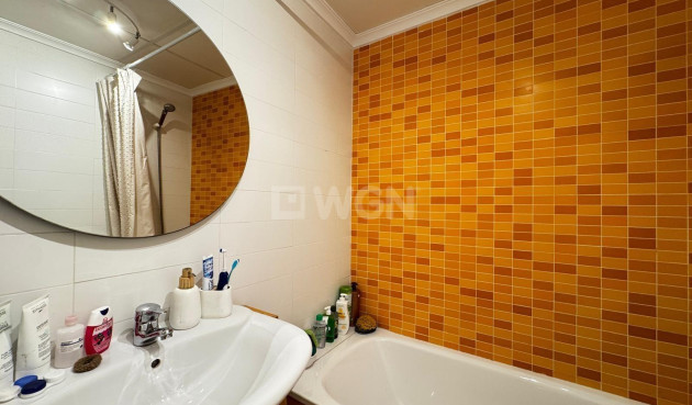 Odsprzedaż - Mieszkanie w bloku - Torrevieja - Playa del Cura