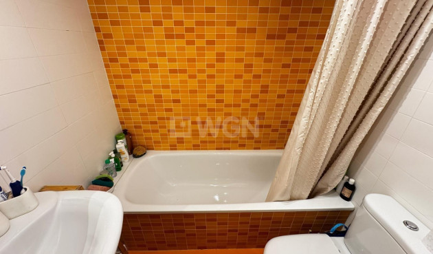 Odsprzedaż - Mieszkanie w bloku - Torrevieja - Playa del Cura