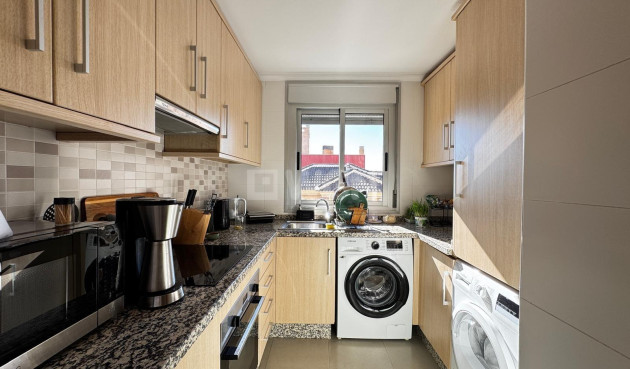 Odsprzedaż - Mieszkanie w bloku - Torrevieja - Playa del Cura