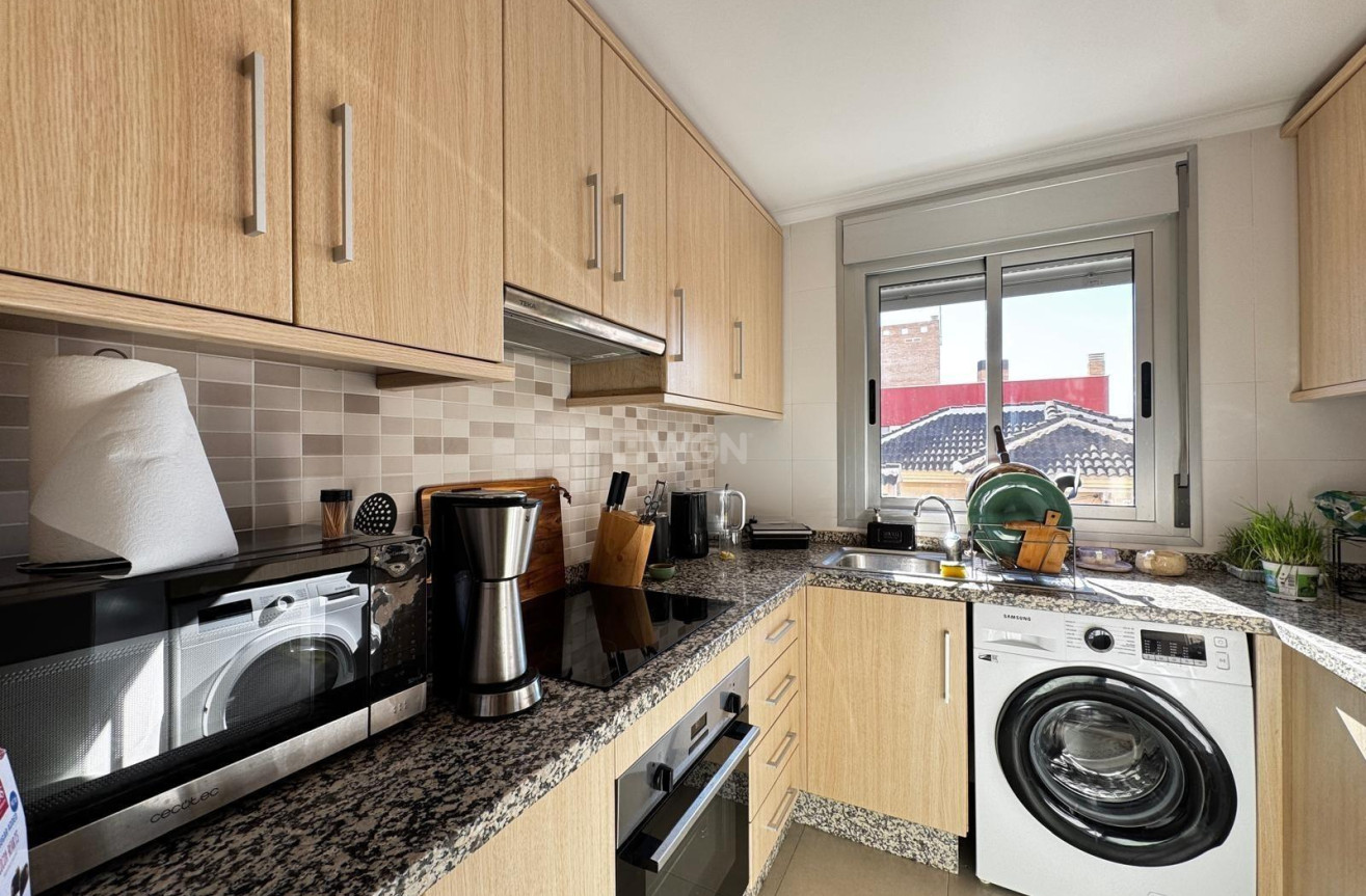 Odsprzedaż - Mieszkanie w bloku - Torrevieja - Playa del Cura