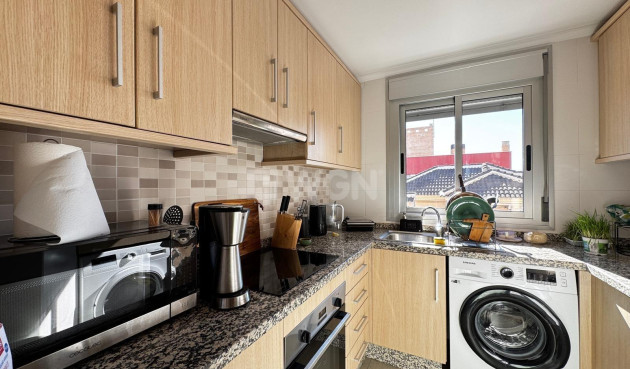 Odsprzedaż - Mieszkanie w bloku - Torrevieja - Playa del Cura