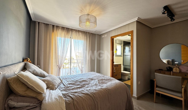 Odsprzedaż - Mieszkanie w bloku - Torrevieja - Playa del Cura