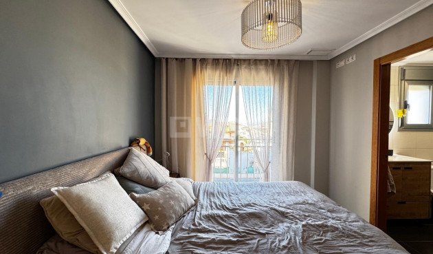 Odsprzedaż - Mieszkanie w bloku - Torrevieja - Playa del Cura