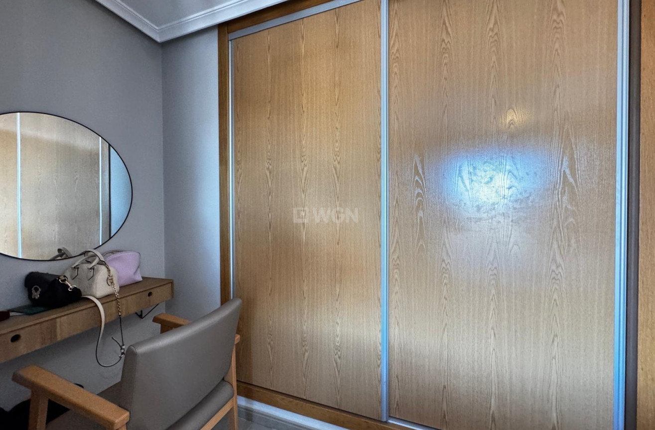 Odsprzedaż - Mieszkanie w bloku - Torrevieja - Playa del Cura