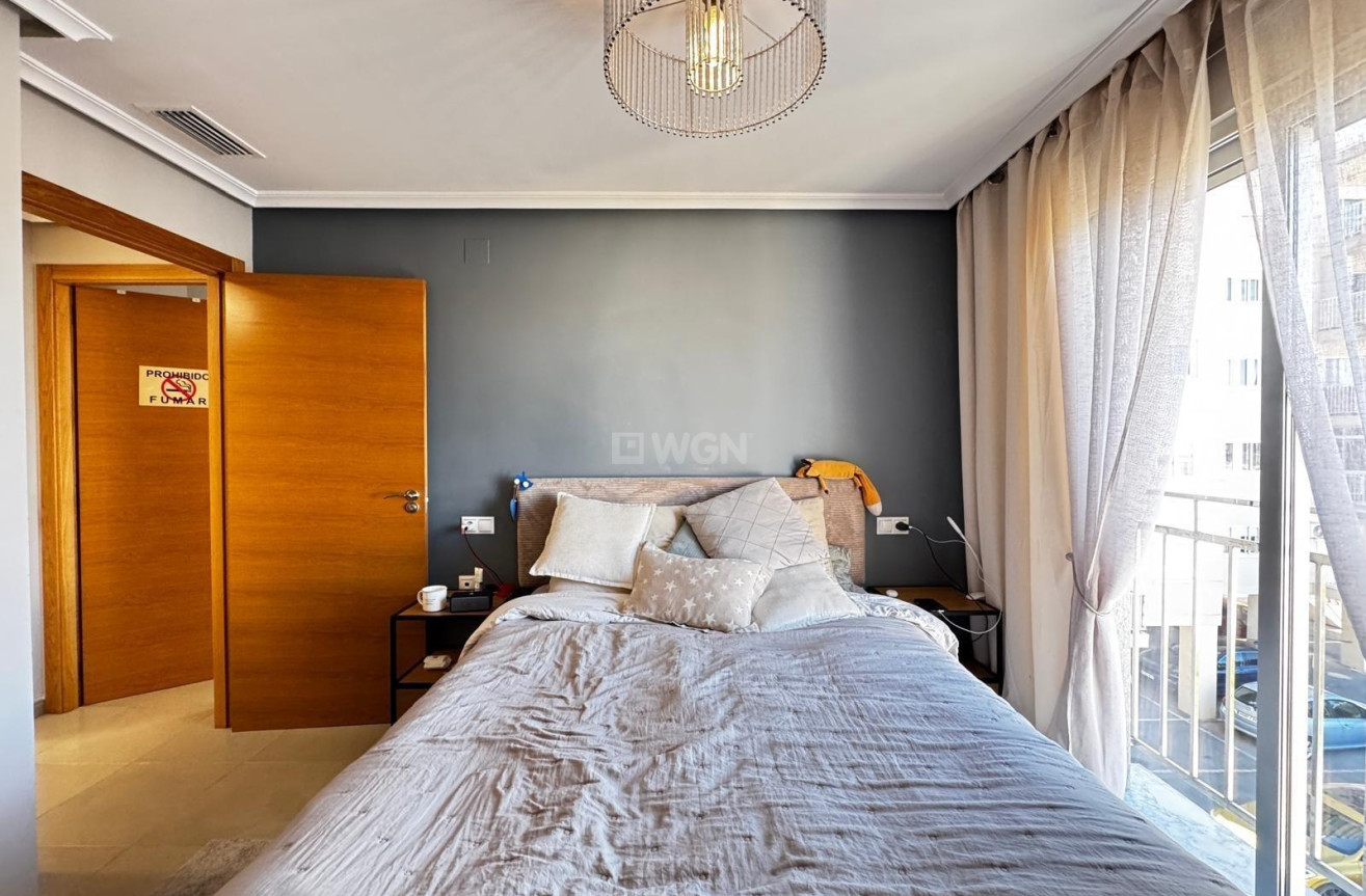 Odsprzedaż - Mieszkanie w bloku - Torrevieja - Playa del Cura