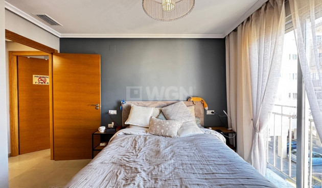 Odsprzedaż - Mieszkanie w bloku - Torrevieja - Playa del Cura